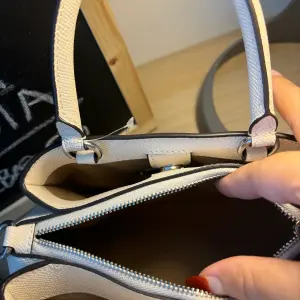 [Ready Stock DO] COACH Zuri Crossbody Top Handle Bag