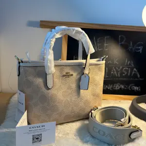 [READY STOCK] COACH Mini City Tote 15